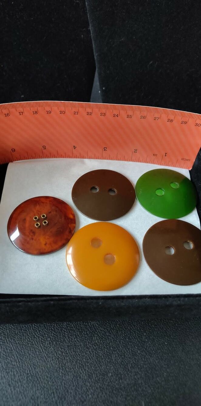 5 Bakelite buttons 1 3/4", brown x2, green, marble, butterscotch, tested